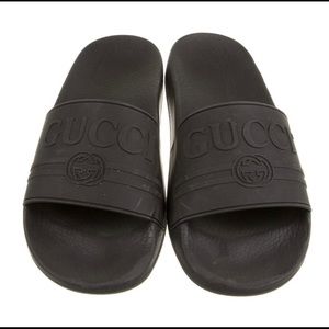 Black Gucci woman slides , bought from Real online, to small